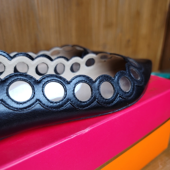 Kate Spade black pointed closed toe leather flats cut out details NIB 7.5 - Picture 3 of 11